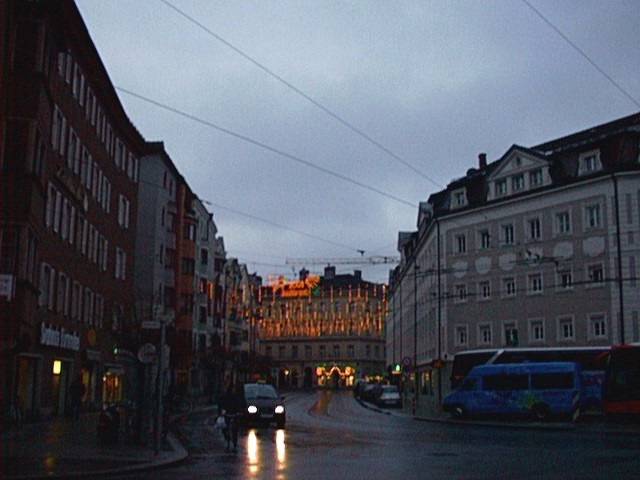 Innsbruck2001Lights.jpg (34247 bytes)