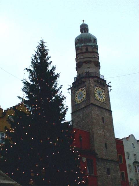 InnsbruckChurchNTree.jpg (29861 bytes)