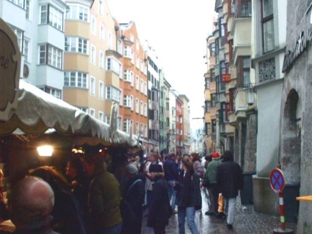 InnsbruckXmasMarket3.jpg (39988 bytes)