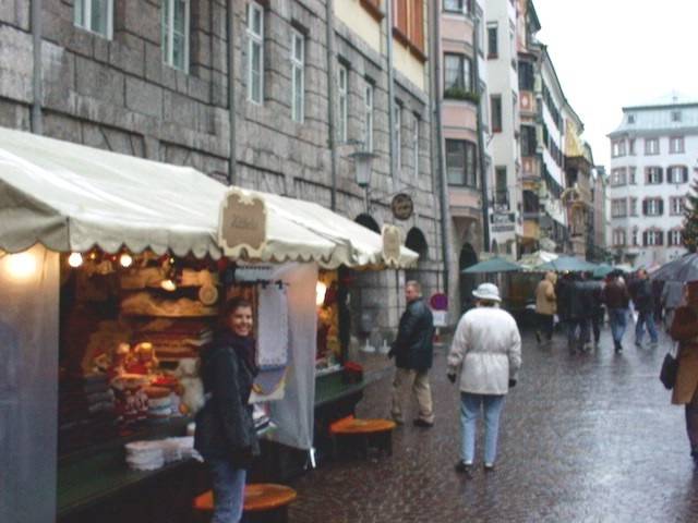 InnsbruckXmasMarkt.jpg (42568 bytes)