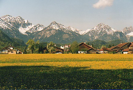 Village with Mountains.jpg (60797 bytes)