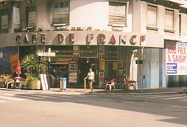 Cafe De France - Charly.jpg (42136 bytes)