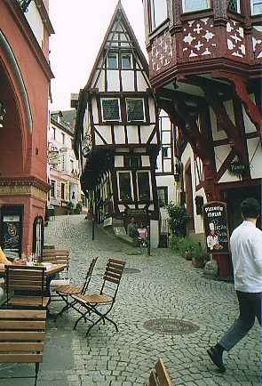 Bernkastel - Winery.jpg (71612 bytes)