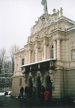 Castle - Linderhof2.jpg (41354 bytes)