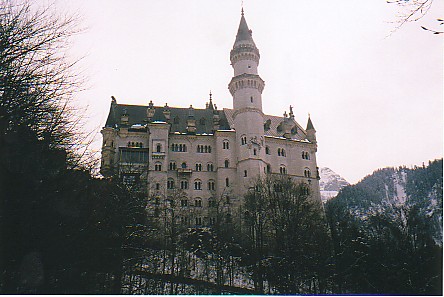 Castle - Neuschwanstein2.jpg (47091 bytes)