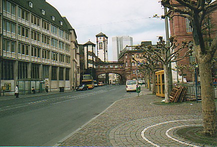 Frankfurt - Street.jpg (65684 bytes)