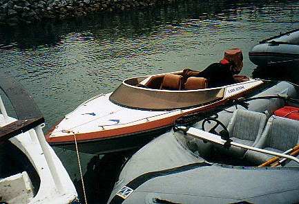 Small Boat.jpg (68033 bytes)