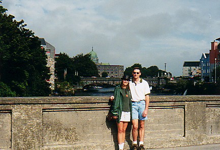 TJ N Charly on Galway Bridge.jpg (55885 bytes)