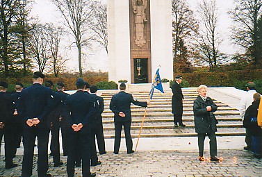 SFS Parade Rest w Memorial.jpg (54977 bytes)