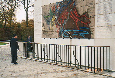 Soldier Looking at War Map.jpg (54584 bytes)