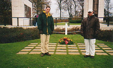 TJ N Len at MacArthur's Grave.jpg (48223 bytes)