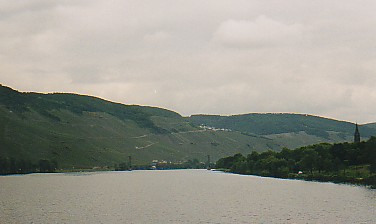 Mosel River.jpg (17437 bytes)