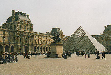 Le Louvre Palace N Museum.jpg (44478 bytes)