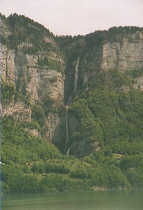 Waterfall.jpg (51220 bytes)